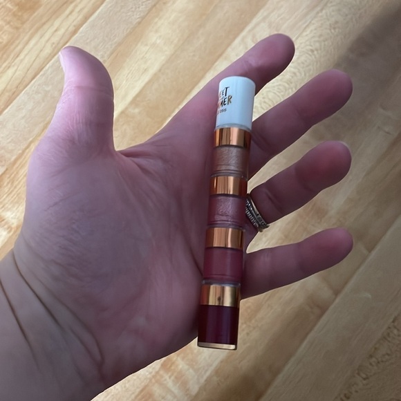 Sweet and Shimmer lip gloss 4 different color compact tube - Picture 7 of 7